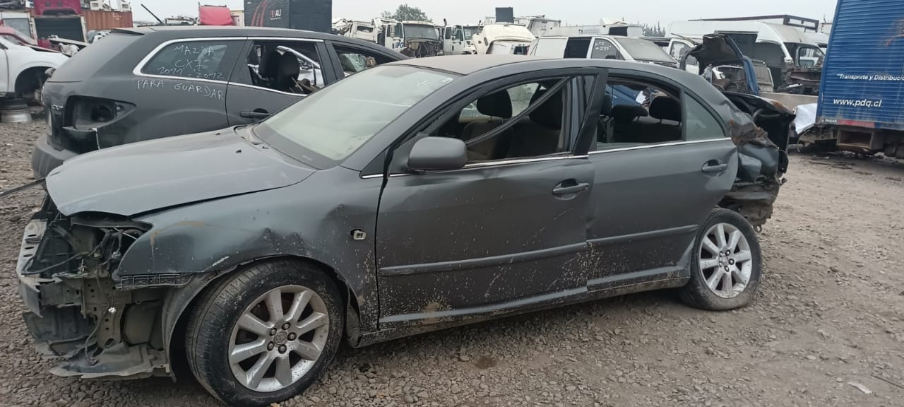  Toyota AVENSIS 2004    EN DESARME